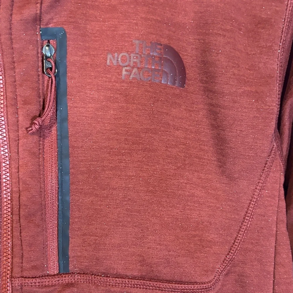 The North Face Men's Deep Red Lightweight Jacket - Picture 3 of 6